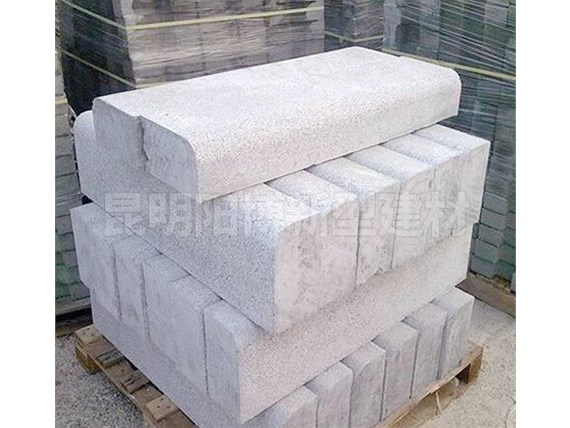 路沿石施工中如何保證平整度？昆明陽(yáng)博水泥分享
